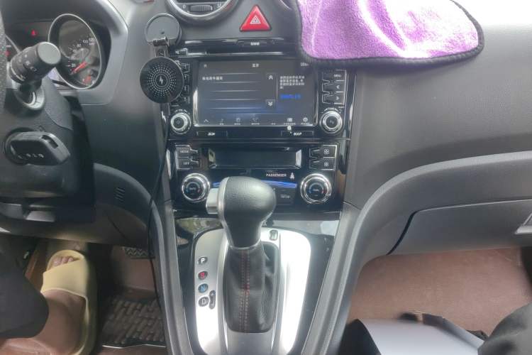 Used Haval H6 2013 Upgraded Model 2.4L Automatic Two-Wheel Drive Prestige Version Audio And AC Panel