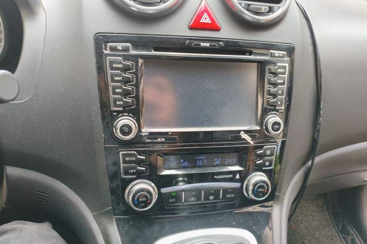 Used Haval H6 2013 Upgraded Model 1.5T Manual Two-Wheel Drive Elite Version Audio And AC Panel