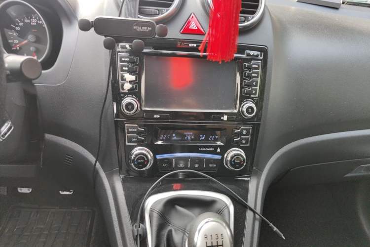 Used Haval H6 2013 Upgraded Model 1.5T Manual Two-Wheel Drive Elite Version Audio And AC Panel