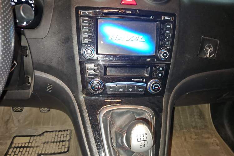 Used Haval H6 2013 Upgraded Model 1.5T Manual Two-Wheel Drive Prestige Version Audio And AC Panel