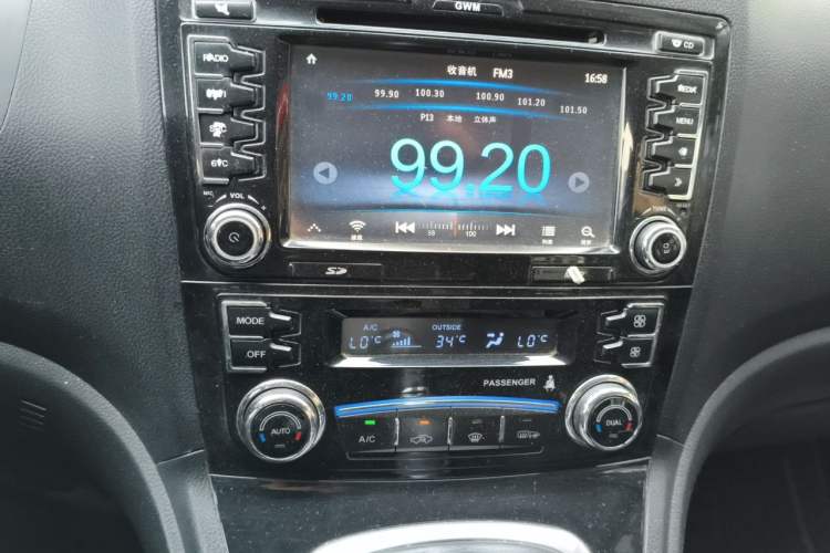 Used Haval H6 2013 Upgraded Model 1.5T Manual Two-Wheel Drive Elite Version Audio And AC Panel