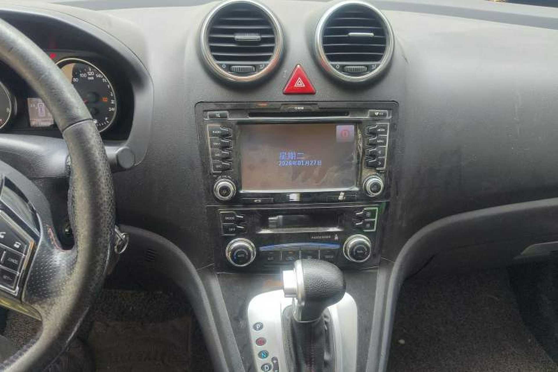 Used Haval H6 2013 Upgraded Model 2.4L Automatic Two-Wheel Drive Elite Version Audio And AC Panel
