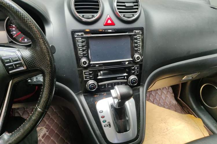 Used Haval H6 2013 Upgraded Model 2.4L Automatic Two-Wheel Drive Prestige Version Audio And AC Panel