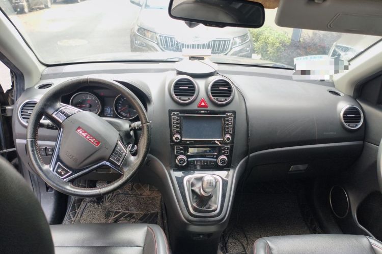 Used Haval H6 2013 Upgraded Model 1.5T Manual Two-Wheel Drive Elite Version Center Console