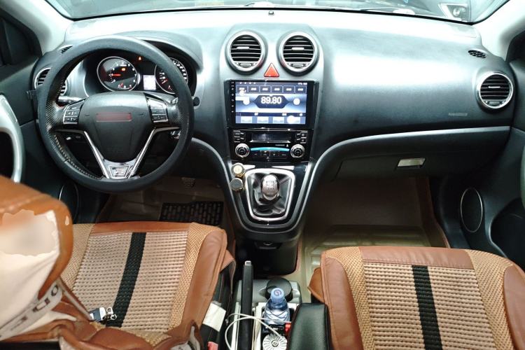 Used Haval H6 2013 Upgraded Model 1.5T Manual Two-Wheel Drive Elite Version Center Console