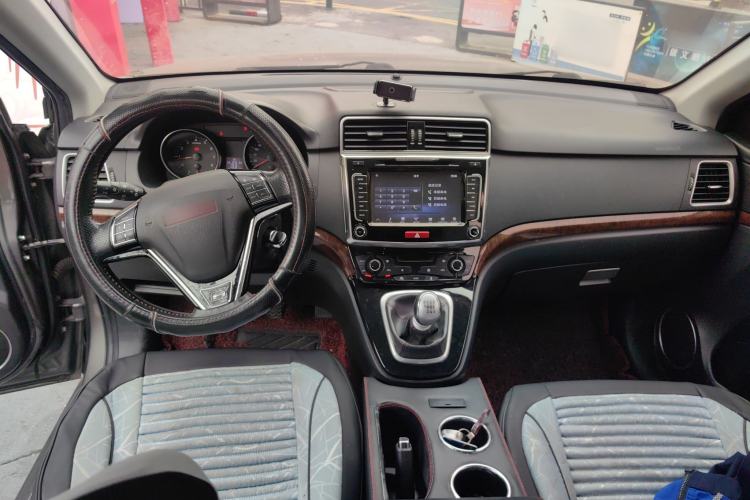 Used Haval H6 2013 Sport Edition 1.5T Manual Two-Wheel Drive Prestige Model Center Console