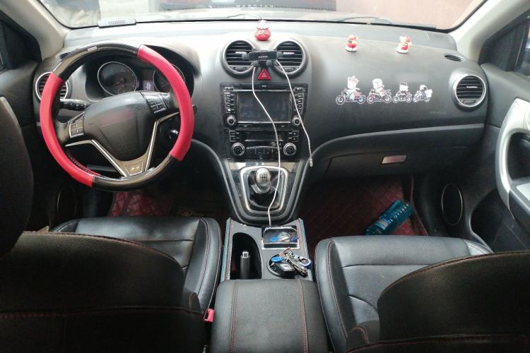 Used Haval H6 2013 Upgraded Model 1.5T Manual Two-Wheel Drive Elite Version Center Console
