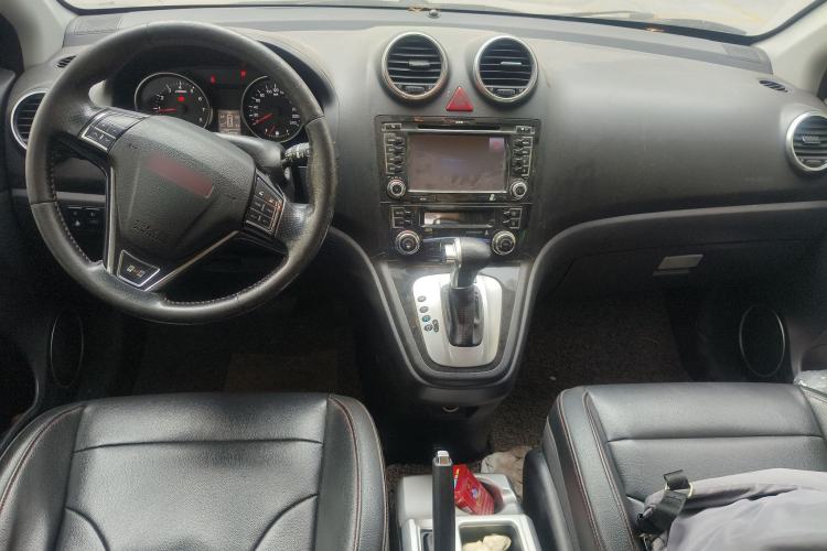 Used Haval H6 2013 Upgraded Model 2.4L Automatic Two-Wheel Drive Elite Version Center Console