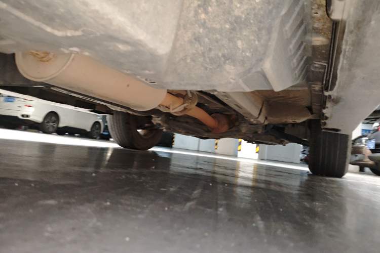 Used Haval H6 2013 Upgraded Model 1.5T Manual Two-Wheel Drive Elite Version Chassis Front Right