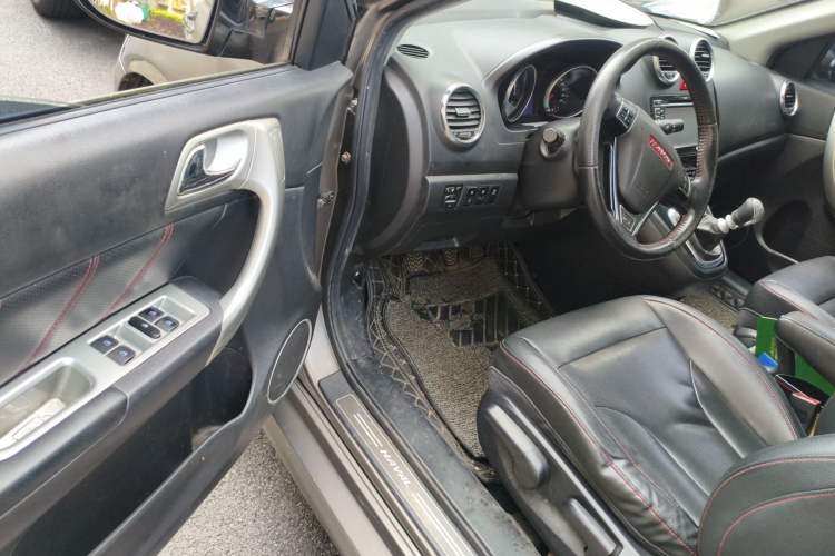 Used Haval H6 2013 Upgraded Model 1.5T Manual Two-Wheel Drive Elite Version Driver Seat