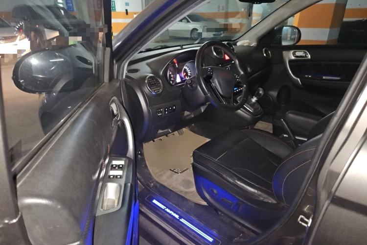 Used Haval H6 2013 Upgraded Model 1.5T Manual Two-Wheel Drive Prestige Version Driver Seat