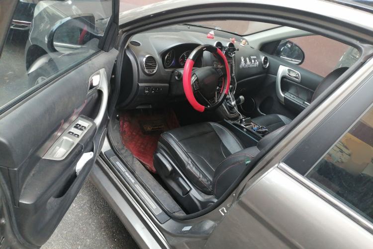 Used Haval H6 2013 Upgraded Model 1.5T Manual Two-Wheel Drive Elite Version Driver Seat