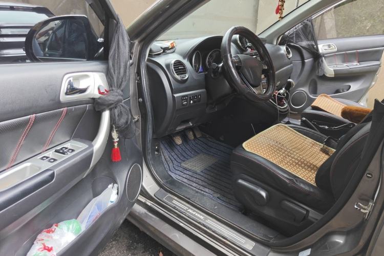 Used Haval H6 2013 Upgraded Model 1.5T Manual Two-Wheel Drive Elite Version Driver Seat