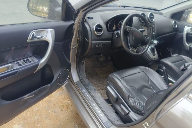 Used Haval H6 2013 Upgraded Model 2.4L Automatic Two-Wheel Drive Elite Version Driver Seat