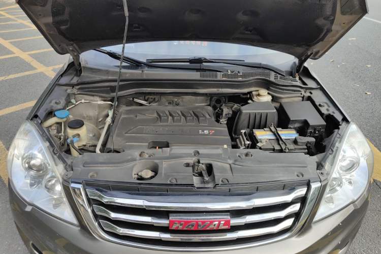 Used Haval H6 2013 Upgraded Model 1.5T Manual Two-Wheel Drive Elite Version Engine Bay