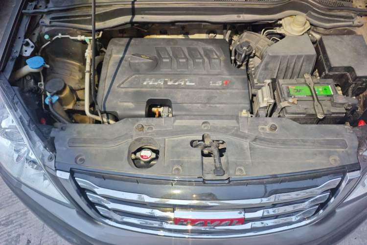 Used Haval H6 2013 Upgraded Model 1.5T Manual Two-Wheel Drive Elite Version Engine Bay