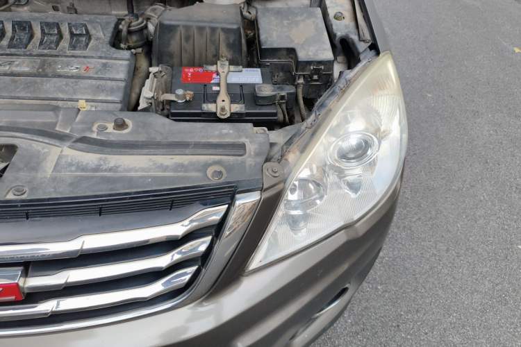 Used Haval H6 2013 Upgraded Model 1.5T Manual Two-Wheel Drive Elite Version Engine Bay Left