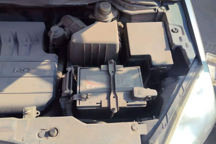 Used Haval H6 2013 Upgraded Model 1.5T Manual Two-Wheel Drive Elite Version Engine Bay Left