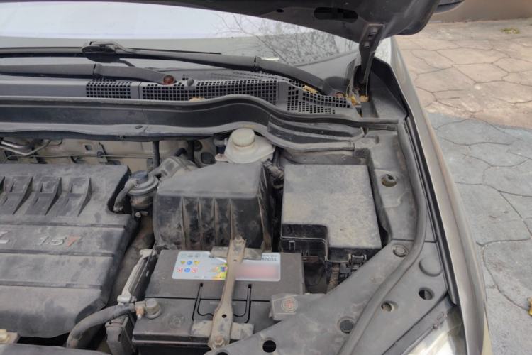 Used Haval H6 2013 Sport Edition 1.5T Manual Two-Wheel Drive Prestige Model Engine Bay Left