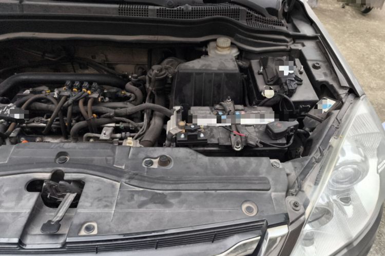 Used Haval H6 2013 Upgraded Model 1.5T Manual 4x4 Elite Version Engine Bay Left