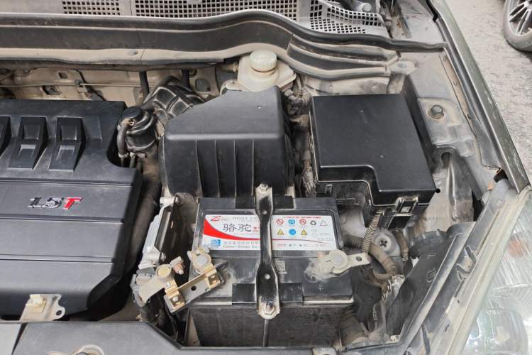 Used Haval H6 2013 Upgraded Model 1.5T Manual Two-Wheel Drive Elite Version Engine Bay Left