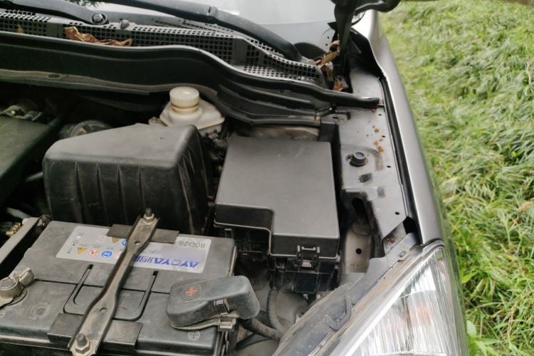 Used Haval H6 2013 Upgraded Model 2.4L Automatic Two-Wheel Drive Prestige Version Engine Bay Left