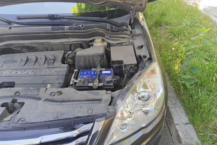 Used Haval H6 2013 Upgraded Model 1.5T Manual Two-Wheel Drive Elite Version Engine Bay Left