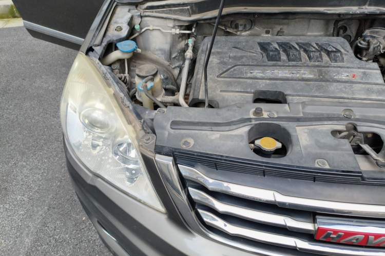 Used Haval H6 2013 Upgraded Model 1.5T Manual Two-Wheel Drive Elite Version Engine Bay Right