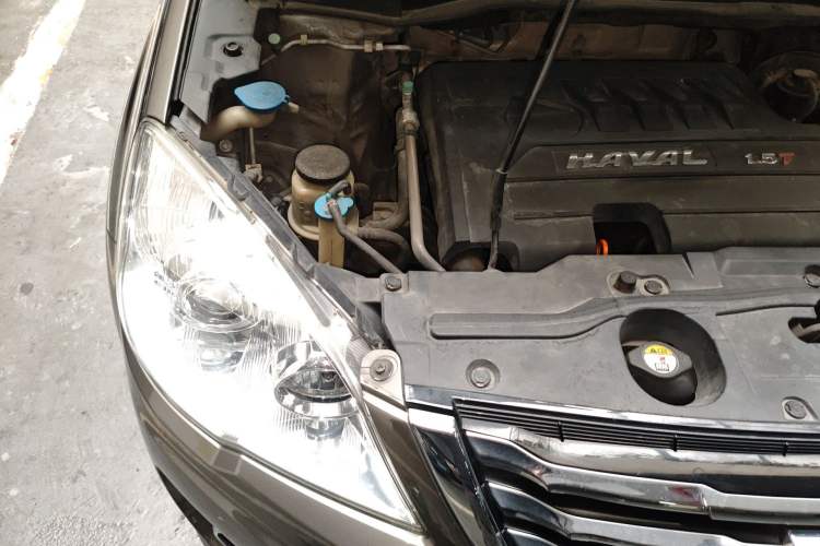 Used Haval H6 2013 Upgraded Model 1.5T Manual Two-Wheel Drive Elite Version Engine Bay Right