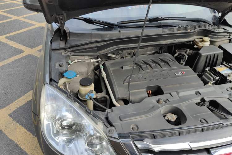 Used Haval H6 2013 Upgraded Model 1.5T Manual Two-Wheel Drive Elite Version Engine Bay Right