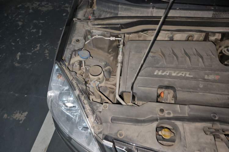 Used Haval H6 2013 Upgraded Model 1.5T Manual Two-Wheel Drive Prestige Version Engine Bay Right