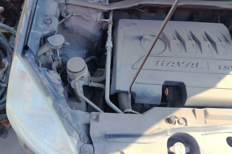 Used Haval H6 2013 Upgraded Model 1.5T Manual Two-Wheel Drive Elite Version Engine Bay Right