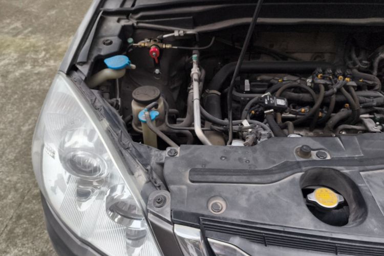 Used Haval H6 2013 Upgraded Model 1.5T Manual 4x4 Elite Version Engine Bay Right