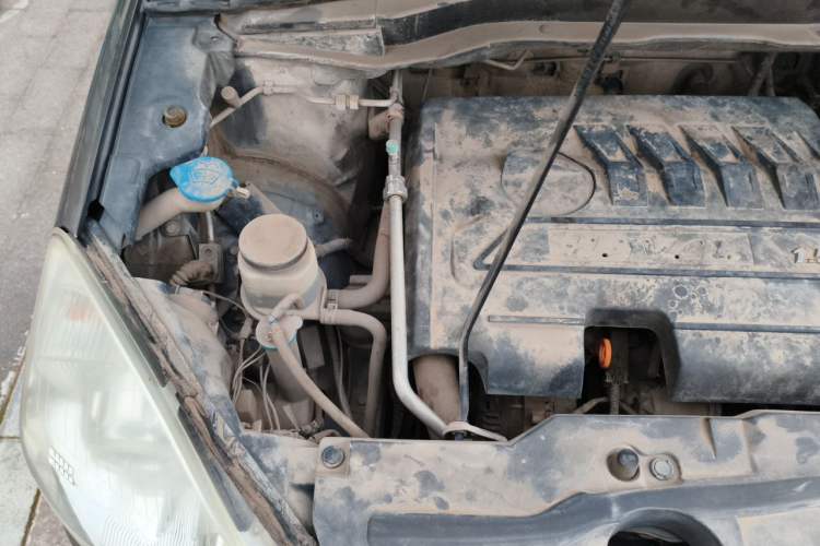 Used Haval H6 2013 Upgraded Model 1.5T Manual Two-Wheel Drive Elite Version Engine Bay Right