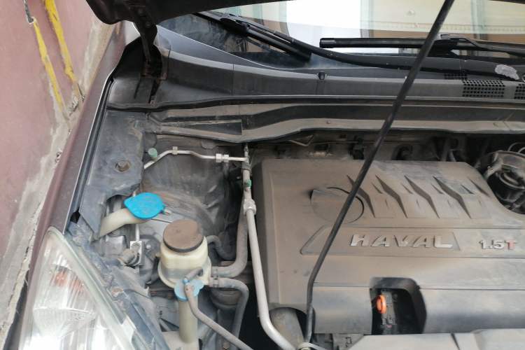 Used Haval H6 2013 Upgraded Model 1.5T Manual Two-Wheel Drive Elite Version Engine Bay Right