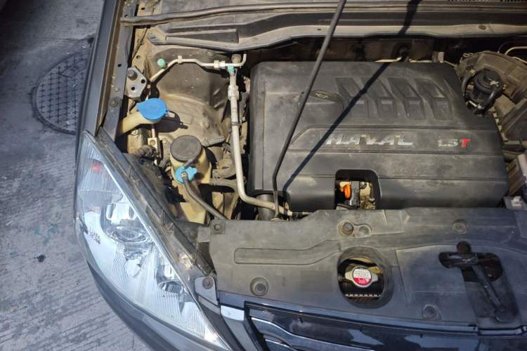 Used Haval H6 2013 Upgraded Model 1.5T Manual Two-Wheel Drive Elite Version Engine Bay Right