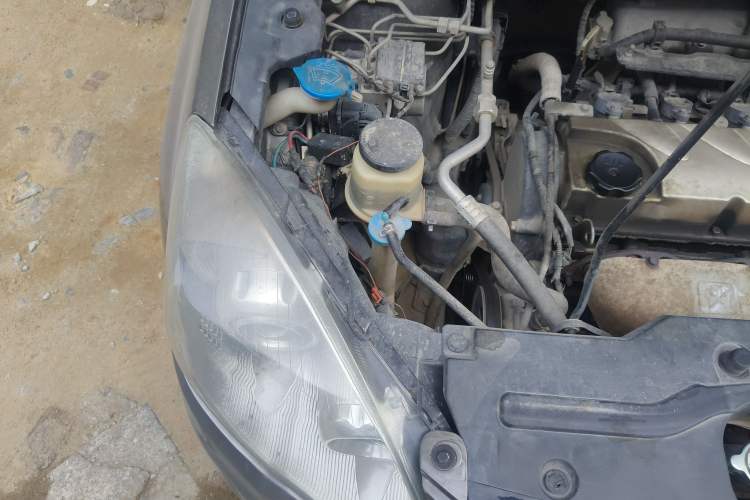 Used Haval H6 2013 Upgraded Model 2.4L Automatic Two-Wheel Drive Elite Version Engine Bay Right