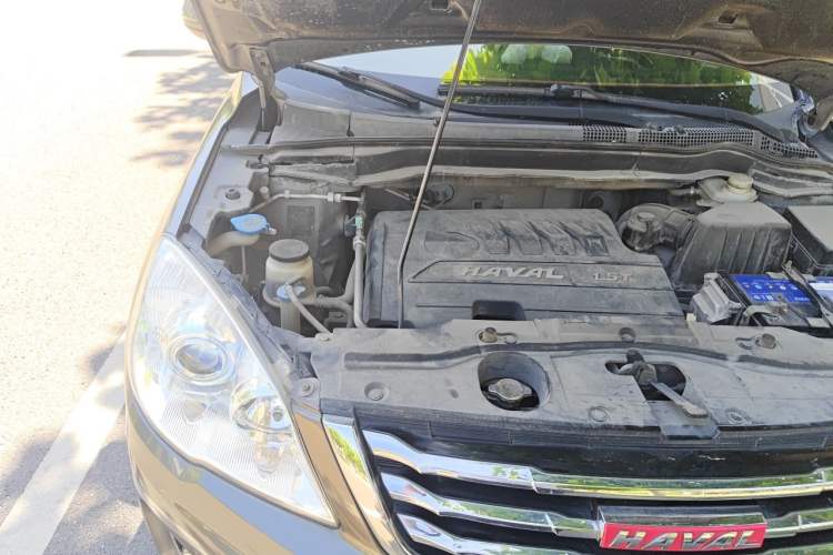 Used Haval H6 2013 Upgraded Model 1.5T Manual Two-Wheel Drive Elite Version Engine Bay Right