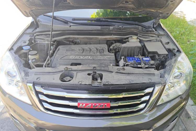 Used Haval H6 2013 Upgraded Model 1.5T Manual Two-Wheel Drive Elite Version Engine Bay