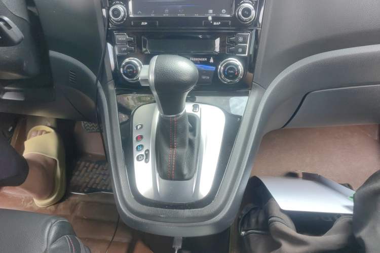Used Haval H6 2013 Upgraded Model 2.4L Automatic Two-Wheel Drive Prestige Version Gear Lever