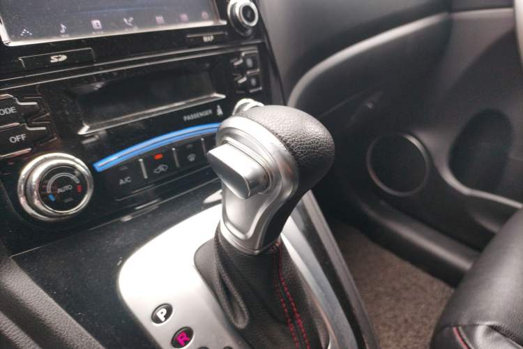 Used Haval H6 2013 Upgraded Model 2.4L Automatic Two-Wheel Drive Elite Version Gear Lever