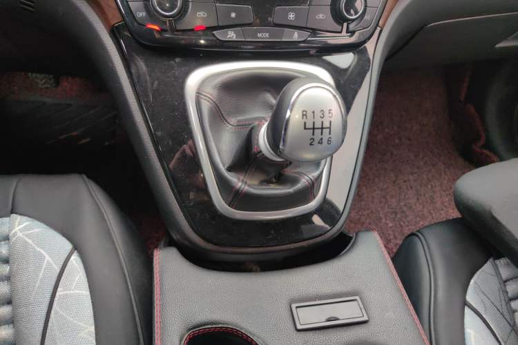 Used Haval H6 2013 Sport Edition 1.5T Manual Two-Wheel Drive Prestige Model Gear Lever