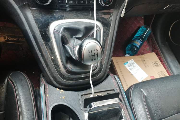 Used Haval H6 2013 Upgraded Model 1.5T Manual Two-Wheel Drive Elite Version Gear Lever