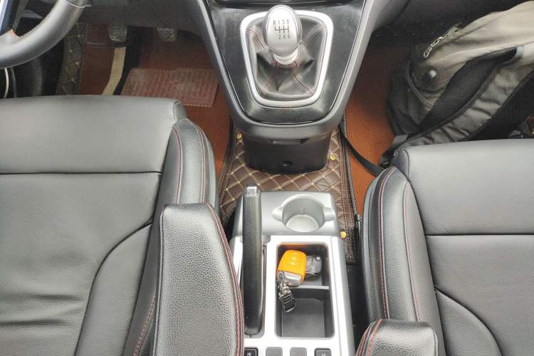 Used Haval H6 2013 Sport Edition 1.5T Manual Two-Wheel Drive Prestige Model Gear Lever