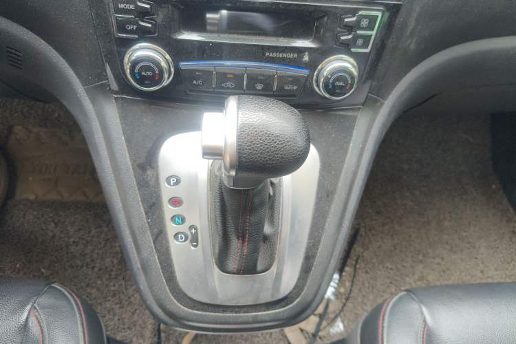 Used Haval H6 2013 Upgraded Model 2.4L Automatic Two-Wheel Drive Elite Version Gear Lever