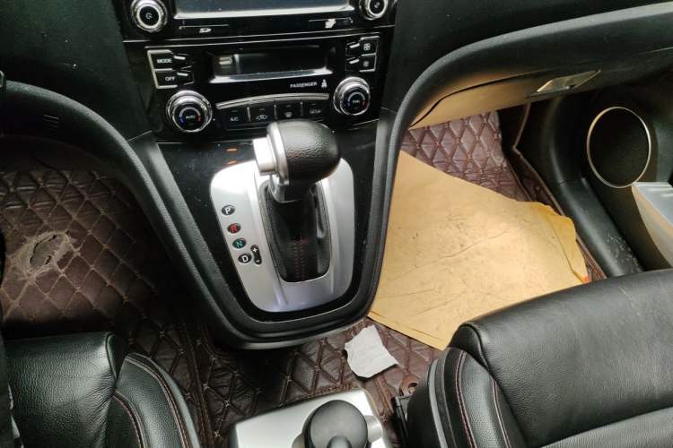 Used Haval H6 2013 Upgraded Model 2.4L Automatic Two-Wheel Drive Prestige Version Gear Lever