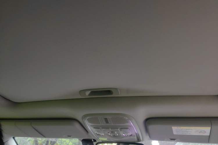 Used Haval H6 2013 Upgraded Model 2.4L Automatic Two-Wheel Drive Prestige Version Headliner