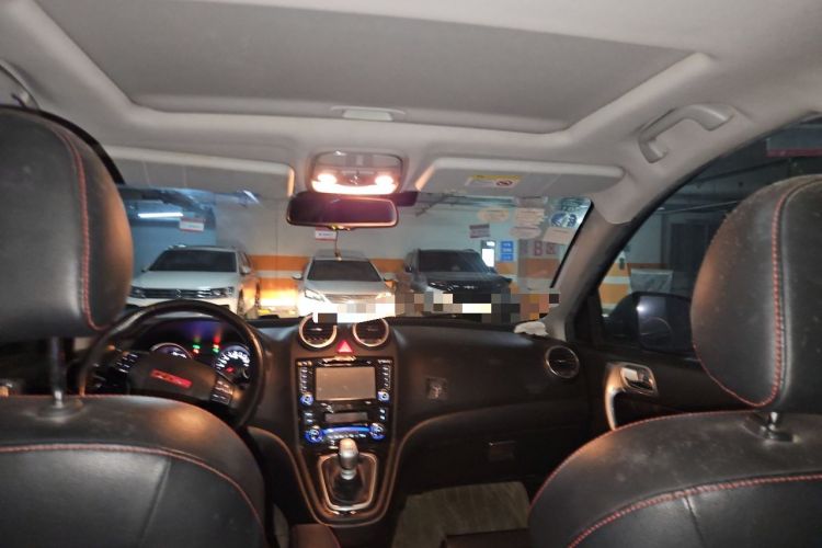 Used Haval H6 2013 Upgraded Model 1.5T Manual Two-Wheel Drive Prestige Version Headliner