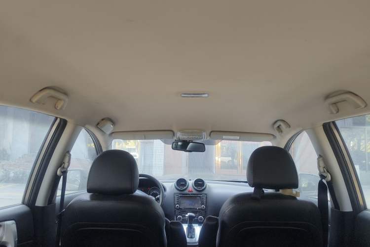 Used Haval H6 2013 Upgraded Model 2.4L Automatic Two-Wheel Drive Elite Version Headliner