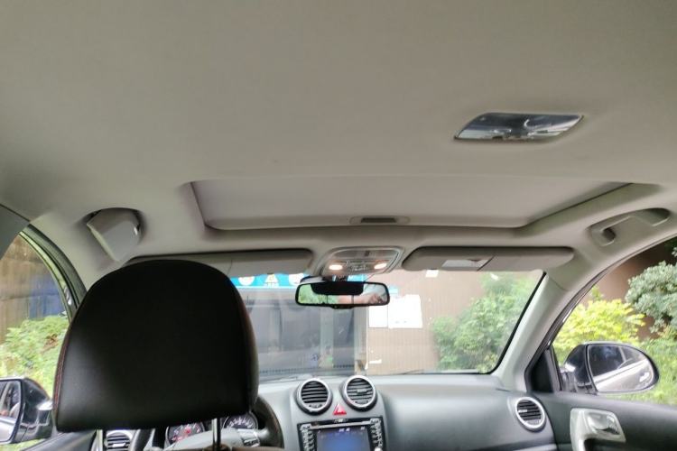 Used Haval H6 2013 Upgraded Model 2.4L Automatic Two-Wheel Drive Prestige Version Headliner